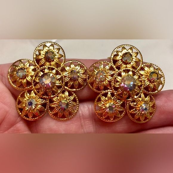 Vintage aurora borealis brooch and clip on earrings - Picture 7 of 8